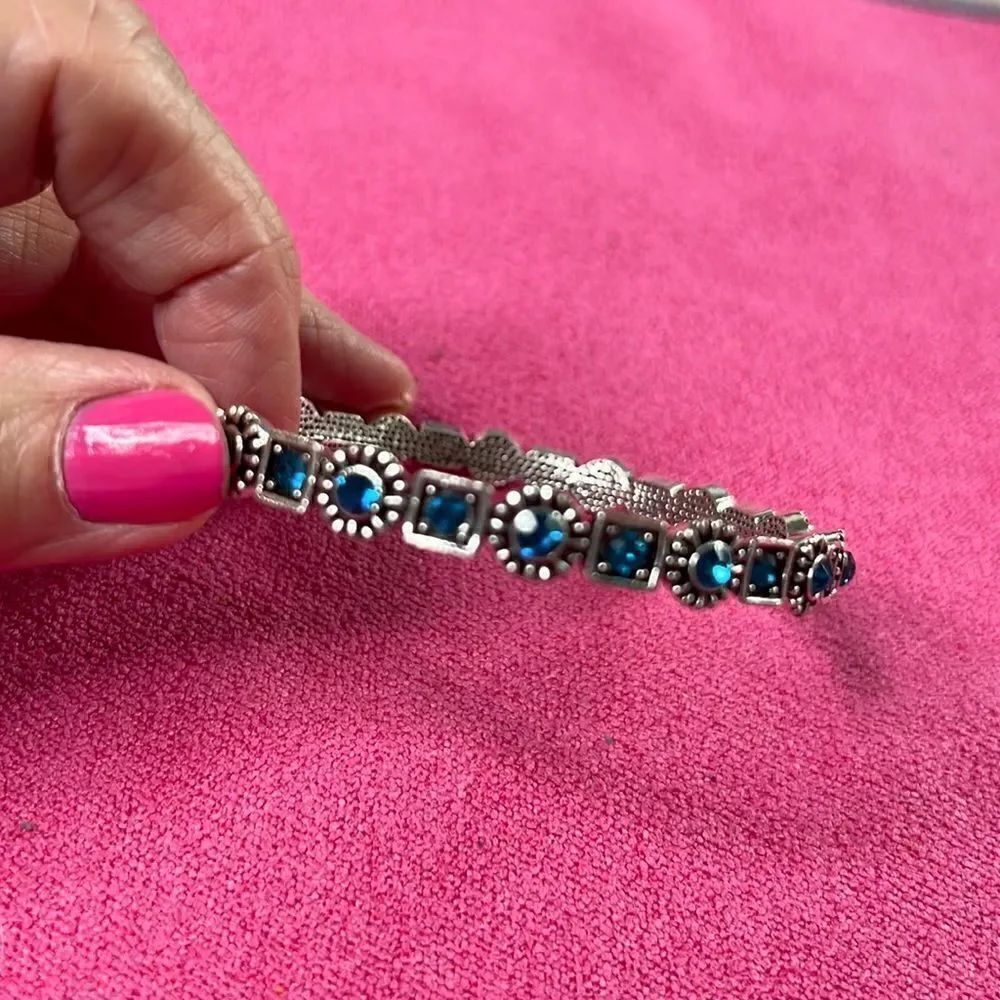 Silver Tone Formed Bracelet With Gorgeous Blue Stones